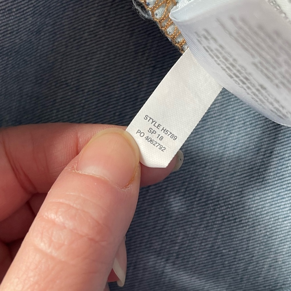 Madewell 9" High Rise Skinny Jeans in Ontario Wash: Distressed Hem‎ Edition 27 - Picture 13 of 16